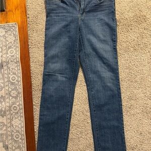 Levi's Dark Blue Women's Skinny Jeans. Great condition no defects.
